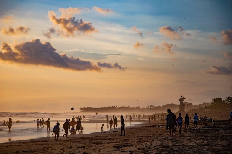 Les plages de Bali : un guide des meilleurs spots de détente et de surf