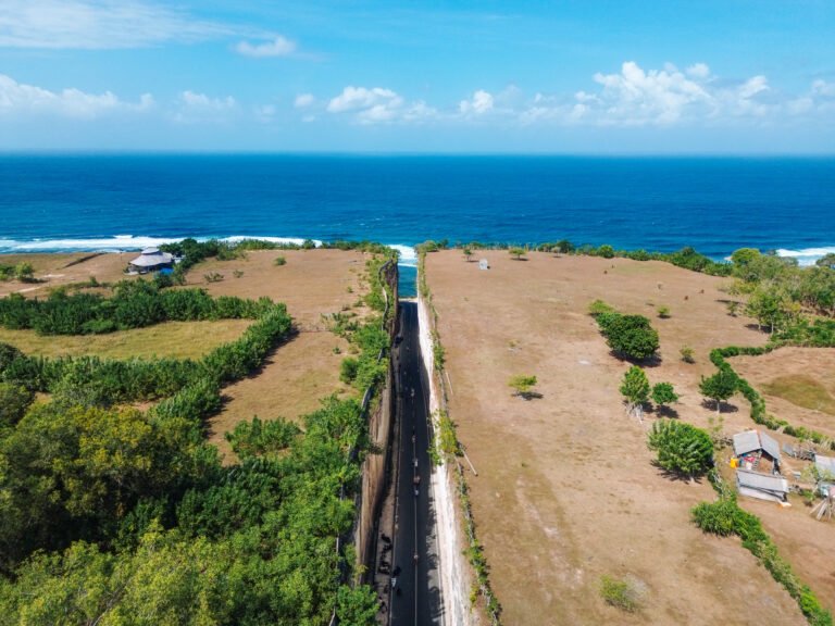 Tanah Barak Beach : un havre de paix à Bali pour les amateurs de sérénité et d’aventure