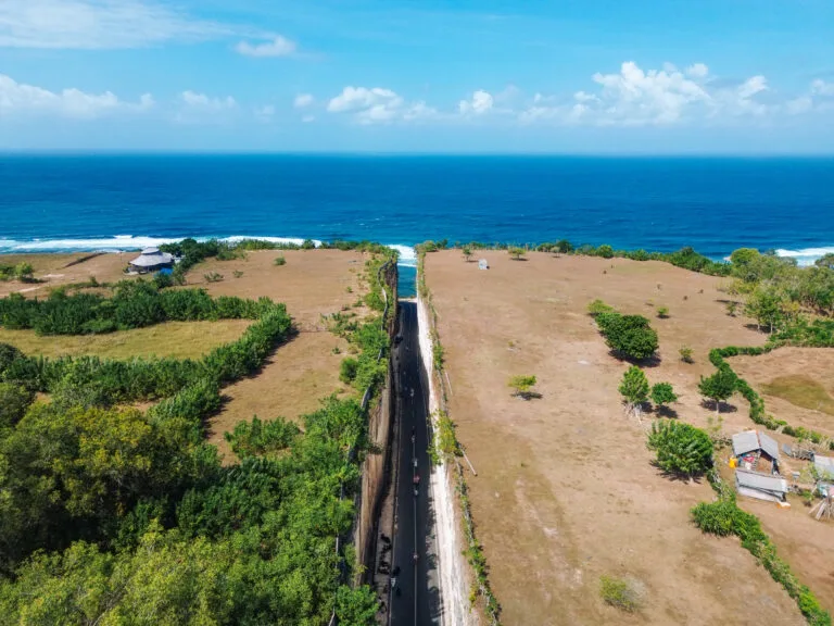 Tanah Barak Beach : un havre de paix à Bali pour les amateurs de sérénité et d&rsquo;aventure