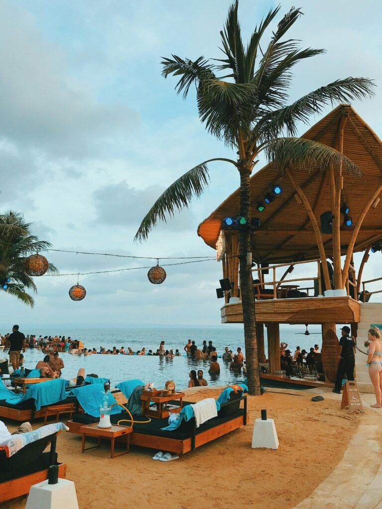 Exploration nocturne à Bali : Découverte des meilleurs clubs et bars de plage