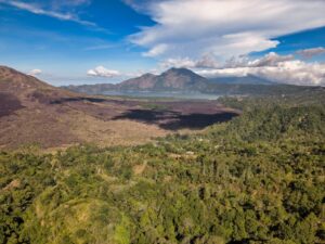 Randonnée au Volcan Batur : Guide Complet pour une Ascension Inoubliable